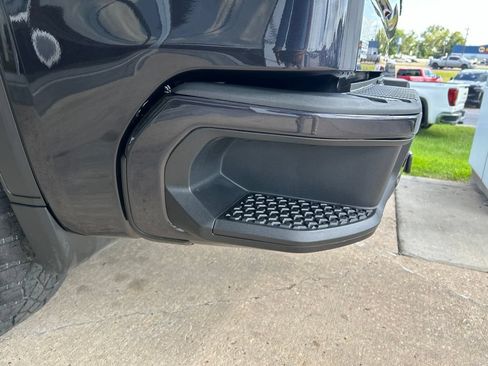 Used 2023 GMC Sierra 1500 AT4 w/ AT4 Premium Package AWD/4WD image 11