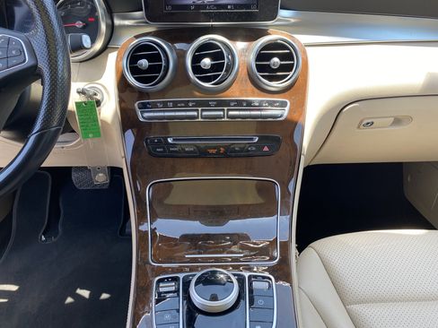 Used 2019 Mercedes-Benz GLC 350e 4MATIC w/ Premium Package image 13