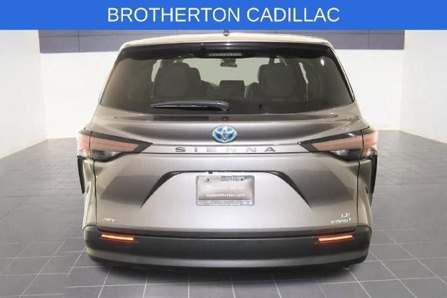 Used 2024 Toyota Sienna LE AWD/4WD image 4