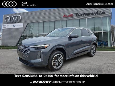 Used 2025 Audi Q5 Premium w/ Convenience Package image 1