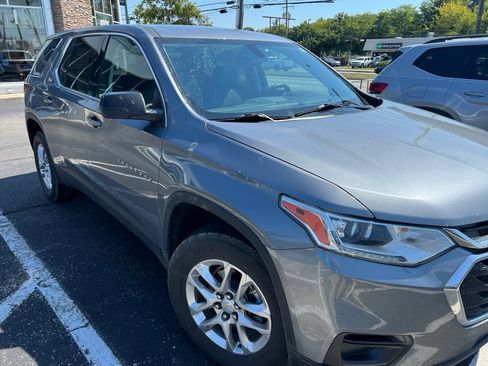 Used 2021 Chevrolet Traverse LS FWD image 4