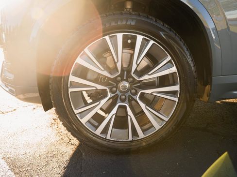 Used 2022 Volvo XC90 T6 Momentum w/ Climate Package image 12