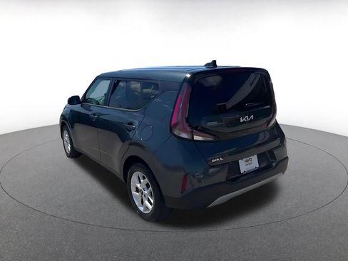 Used 2025 Kia Soul LX w/ LX Technology Package FWD image 11