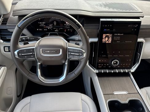 Used 2025 GMC Acadia Denali w/ Super Cruise Package image 18