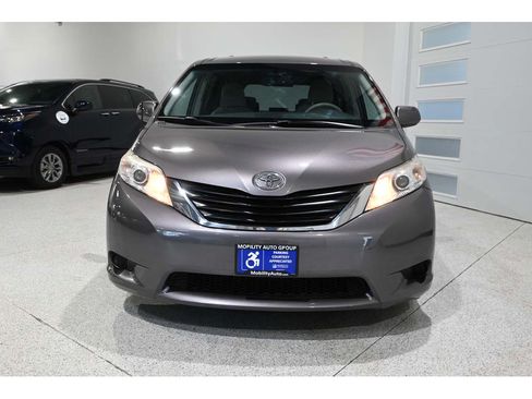 Used 2014 Toyota Sienna LE FWD image 4