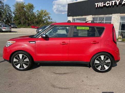 Used 2015 Kia Soul ! FWD image 3