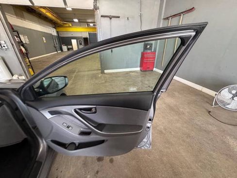 Used 2013 Hyundai Elantra GLS w/ Preferred Pkg FWD image 30