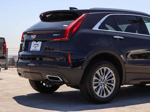 Used 2025 Cadillac XT4 Premium Luxury w/ Cold Weather Package FWD image 9