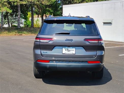New 2025 Jeep Grand Cherokee L Altitude image 36