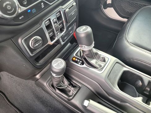 Used 2022 Jeep Wrangler Unlimited Sahara w/ Cold Weather Group image 14