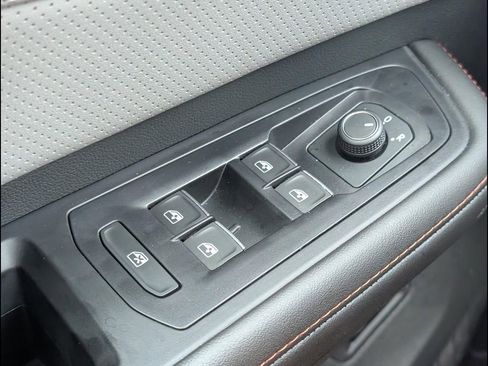 Certified 2025 Volkswagen Atlas Peak Edition SE AWD/4WD image 12