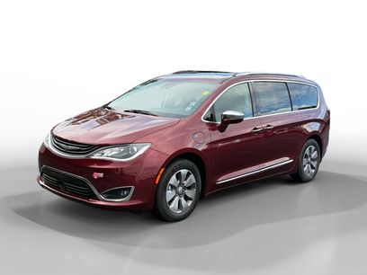 Used 2018 Chrysler Pacifica Limited w/ Advanced Safetytec Group