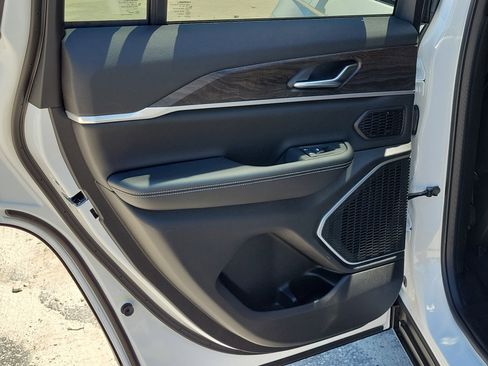 New 2026 Jeep Grand Cherokee Limited RWD image 11
