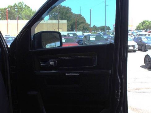 Used 2017 RAM 1500 Laramie w/ Convenience Group AWD/4WD image 10