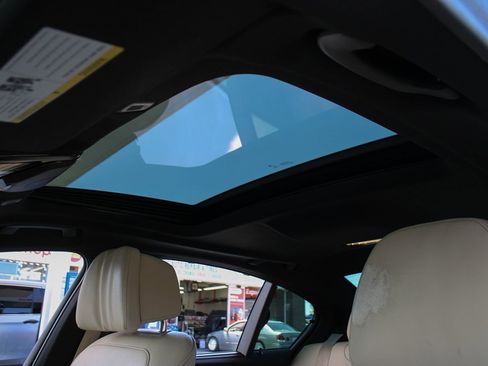 Used 2020 BMW M550i xDrive w/ Executive Package AWD/4WD image 34