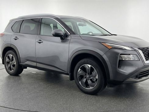 Used 2025 Nissan Rogue SV image 1