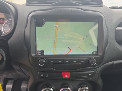 Used 2015 Jeep Renegade Latitude w/ Cold Weather Group II FWD image 25