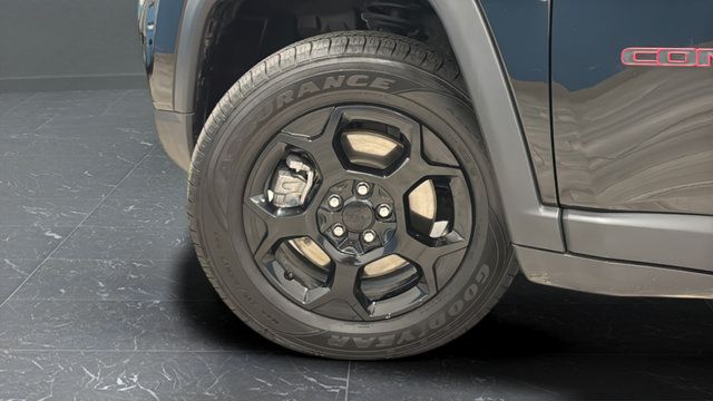 Used 2023 Jeep Compass Trailhawk w/ Trailer Tow Group AWD/4WD image 31