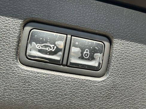 Used 2023 Genesis GV80 2.5T w/ Prestige 20" Package image 16