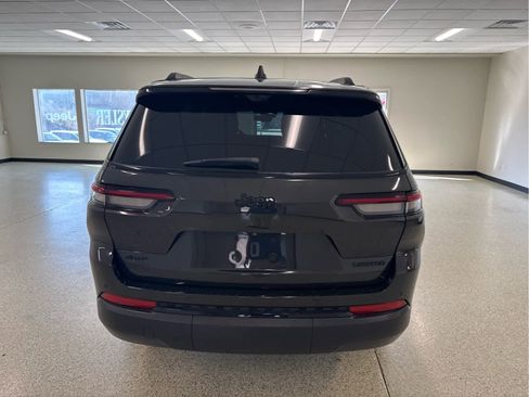 Used 2024 Jeep Grand Cherokee Altitude image 20