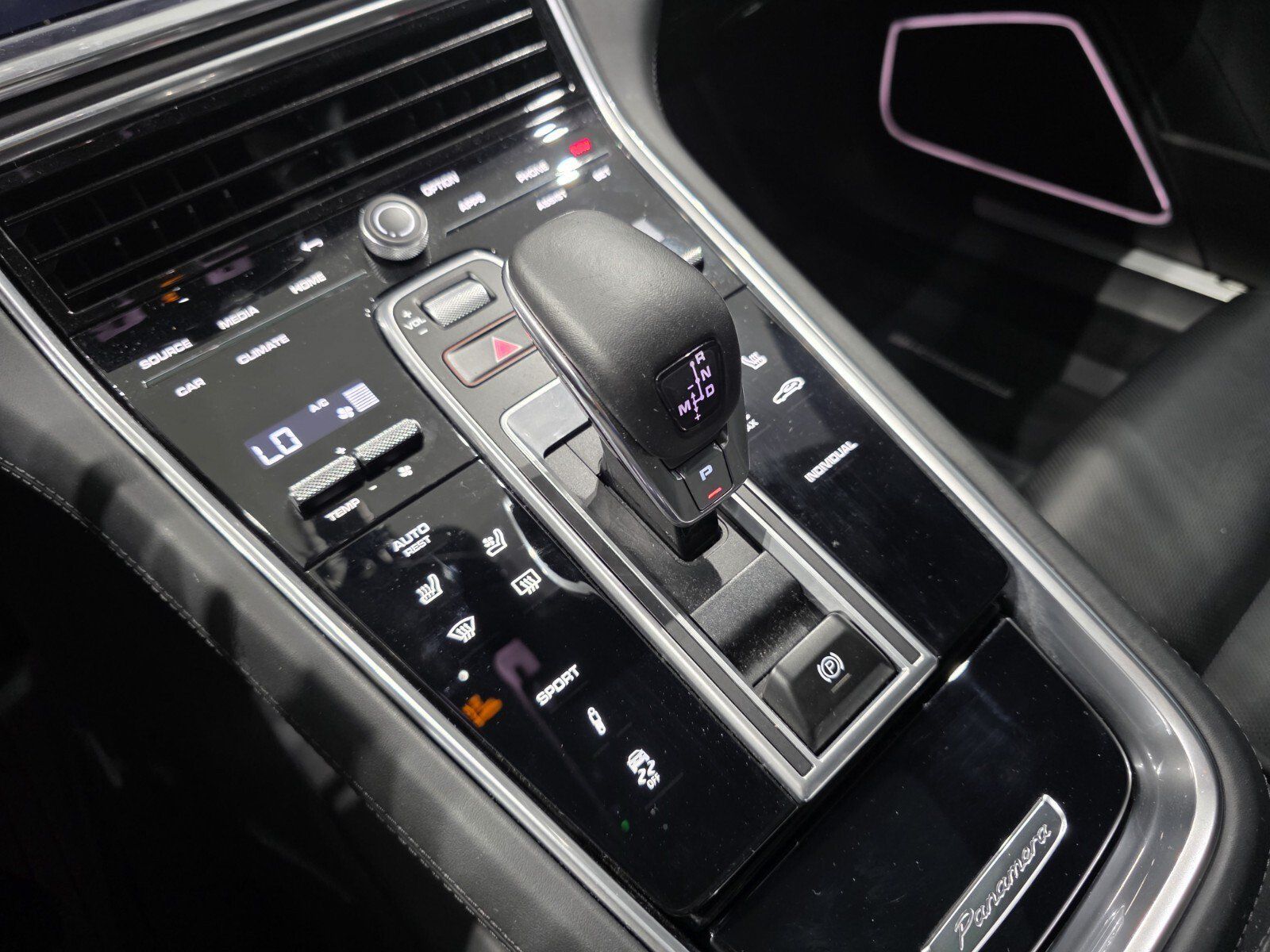 Used 2023 Porsche Panamera RWD image 19