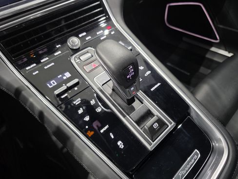 Used 2023 Porsche Panamera RWD image 19