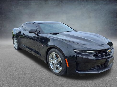 Used 2022 Chevrolet Camaro LT RWD image 4