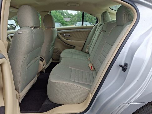 Used 2017 Ford Taurus SE image 11