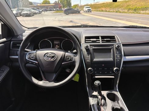 Used 2016 Toyota Camry SE FWD image 7