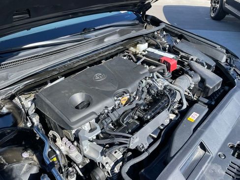 Used 2024 Toyota Camry SE image 31