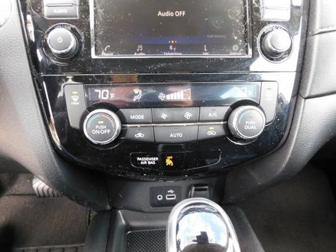 Certified 2019 Nissan Rogue SV image 6