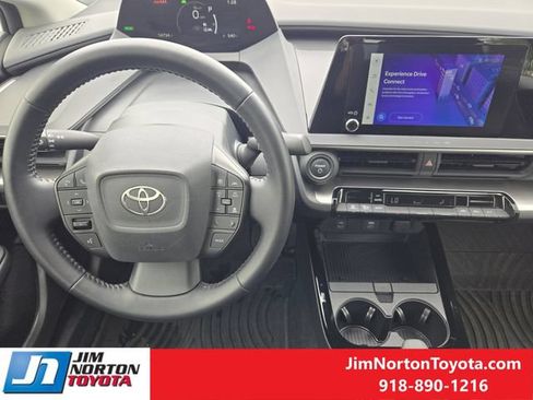 Used 2025 Toyota Prius LE FWD image 26