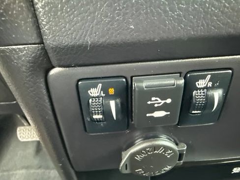 Used 2019 Toyota Sienna Limited Premium FWD image 18