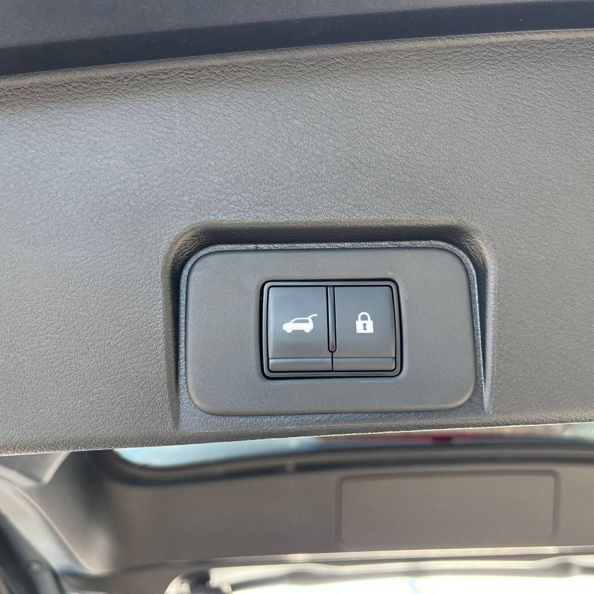 Used 2025 Nissan Rogue SV AWD/4WD image 22