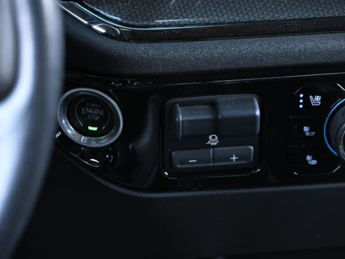 Used 2022 Chevrolet Silverado 1500 ZR2 w/ Technology Package image 22