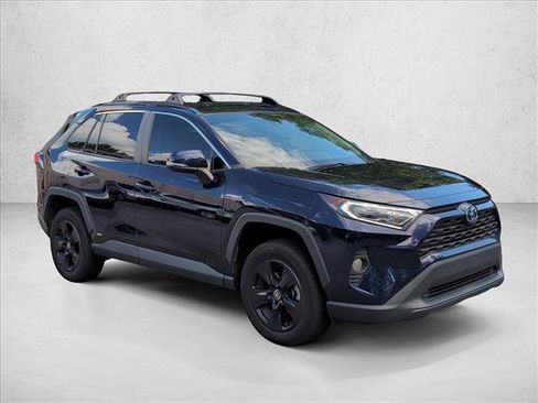 Used 2021 Toyota RAV4 XLE AWD/4WD image 3