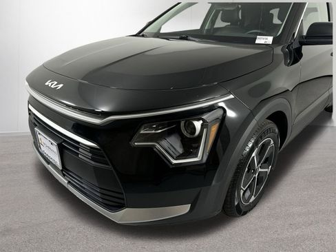 Used 2023 Kia Niro EX image 28
