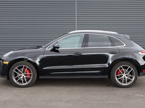 Certified 2023 Porsche Macan S image 2