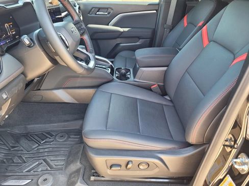 Used 2026 Chevrolet Colorado Z71 w/ Technology Package AWD/4WD image 10