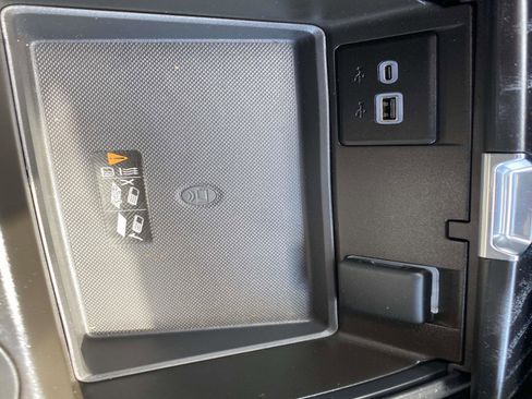 Used 2024 GMC Yukon XL Denali w/ Denali Reserve Package image 17