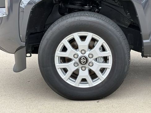 Certified 2025 Toyota Tacoma SR5 AWD/4WD image 9