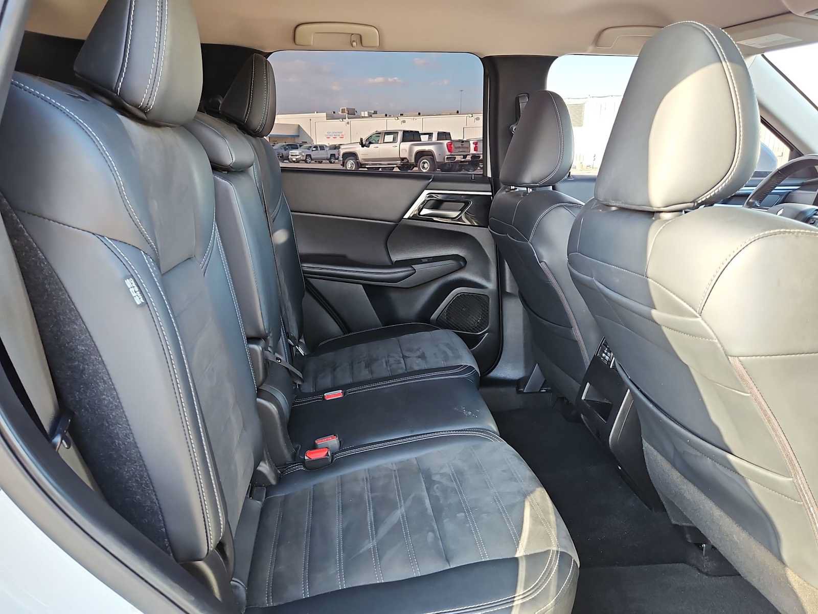 Used 2023 Mitsubishi Outlander SE FWD image 17