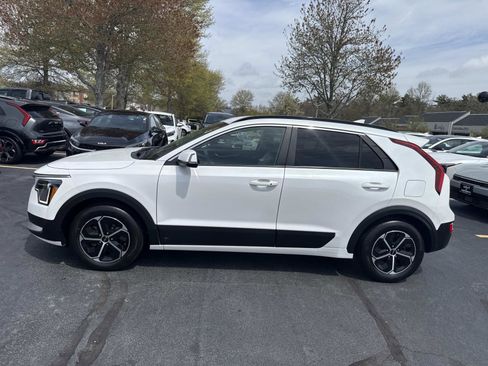 Used 2023 Kia Niro EX FWD image 2