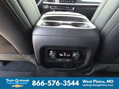 New 2026 Chevrolet Traverse LT w/ Sun and Wheel Package FWD image 31