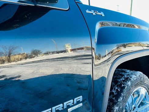 Used 2018 GMC Sierra 1500 SLT image 2