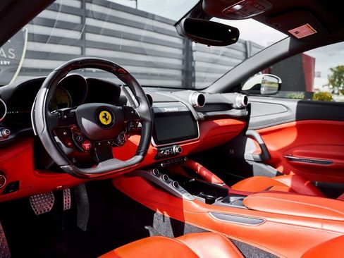 Used 2019 Ferrari GTC4Lusso image 2