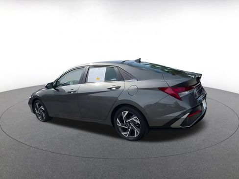 Used 2025 Hyundai Elantra Limited FWD image 10