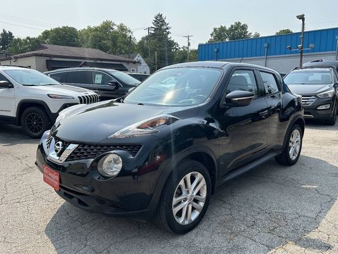 Used 2016 Nissan Juke S FWD image 2