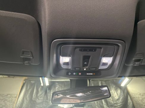 Used 2021 Chevrolet Silverado 1500 LT Trail Boss w/ Convenience Package II AWD/4WD image 19