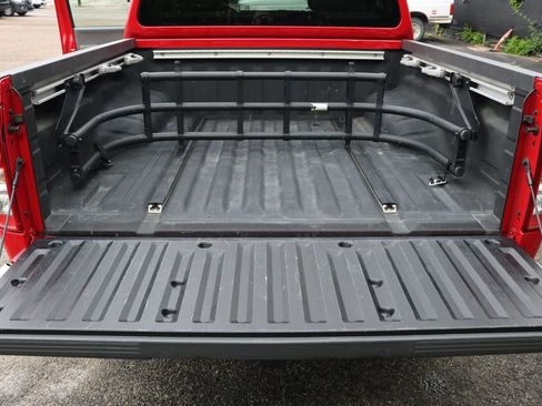 Used 2010 Nissan Frontier SE image 9